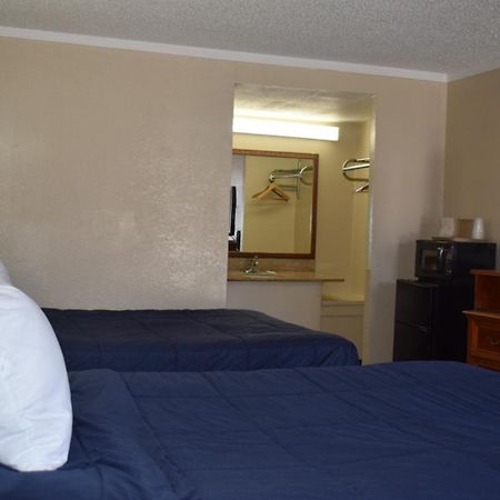 Knights Inn Farmington Hills Buitenkant foto