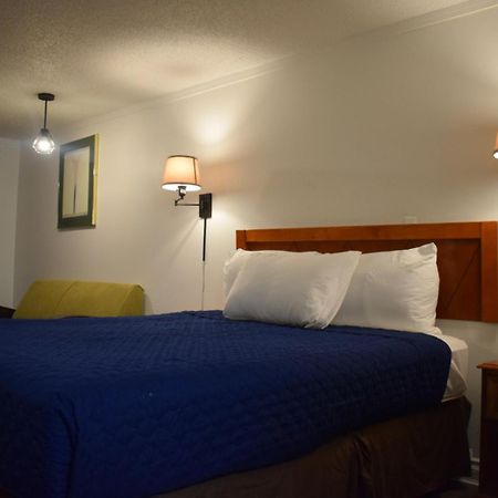 Knights Inn Farmington Hills Buitenkant foto